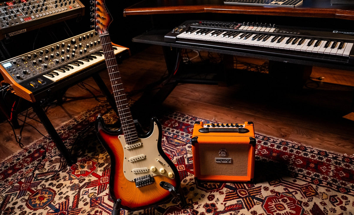 Guitarra eléctrica y amplificador en el Estudio 2 de dbel